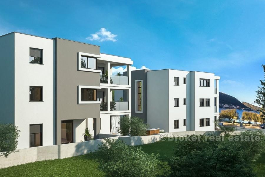 New modern apartments in the first and second row to the sea