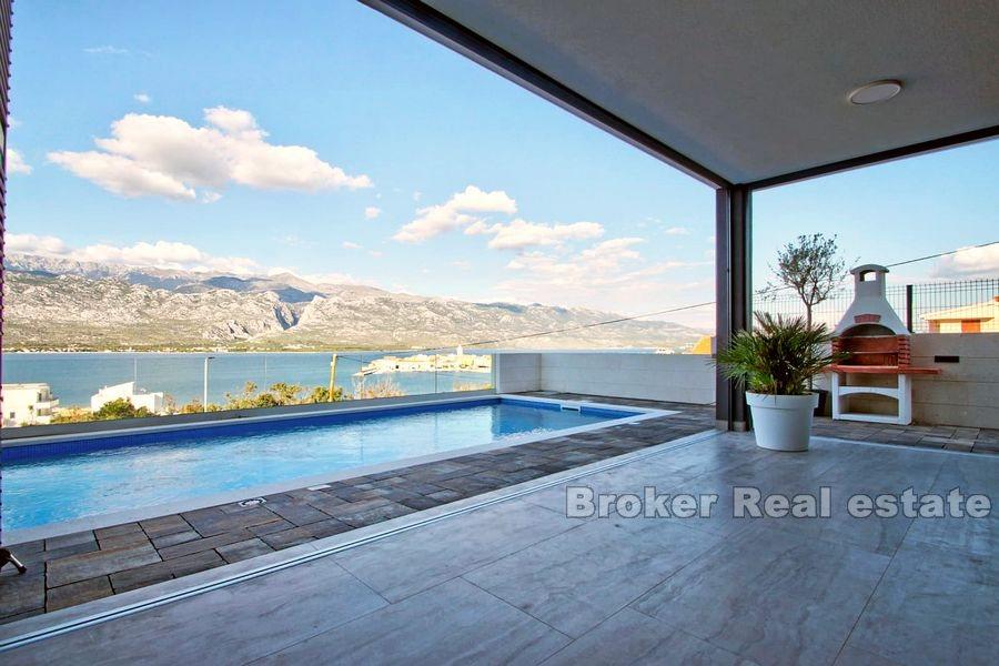Erdgeschosswohnung mit privatem Pool und Garten