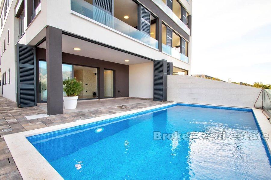 Apartament na parterze z prywatnym basenem i ogrodem