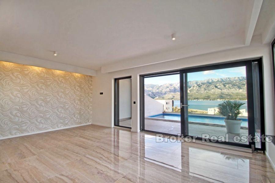 Erdgeschosswohnung mit privatem Pool und Garten