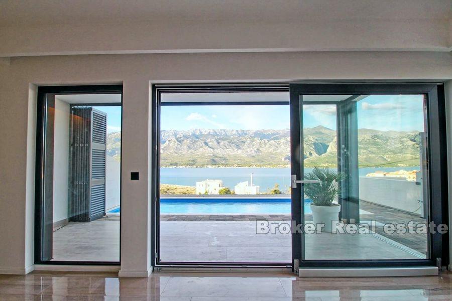 Erdgeschosswohnung mit privatem Pool und Garten