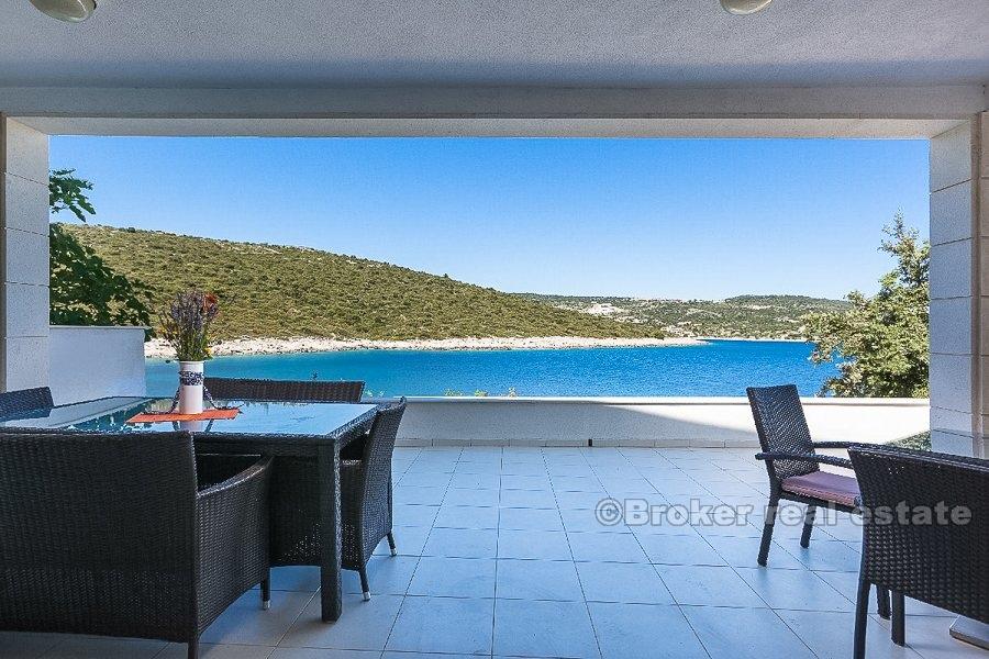 Villa i flott posisjon, til salgs