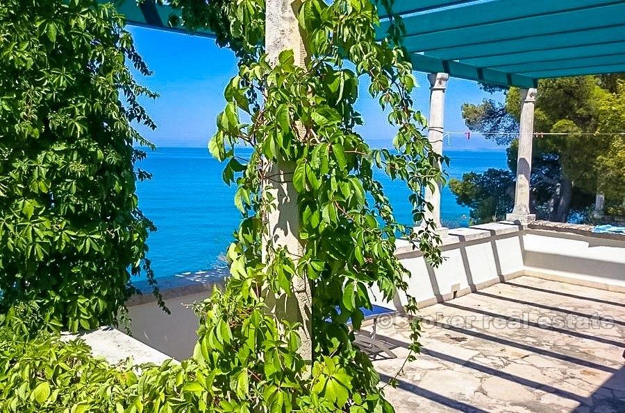 Prekrasna kamena kuća na izuzetnoj lokaciji