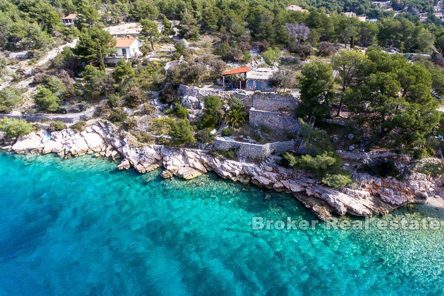 House in the first row to the sea, an exceptional location
