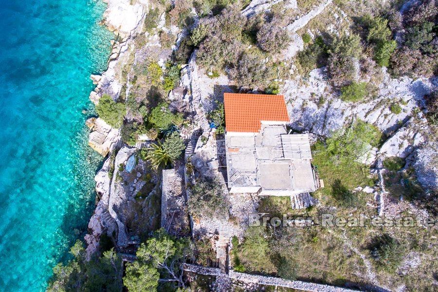 House in the first row to the sea, an exceptional location