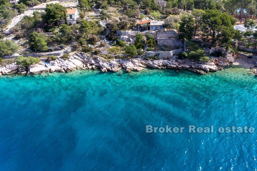 House in the first row to the sea, an exceptional location