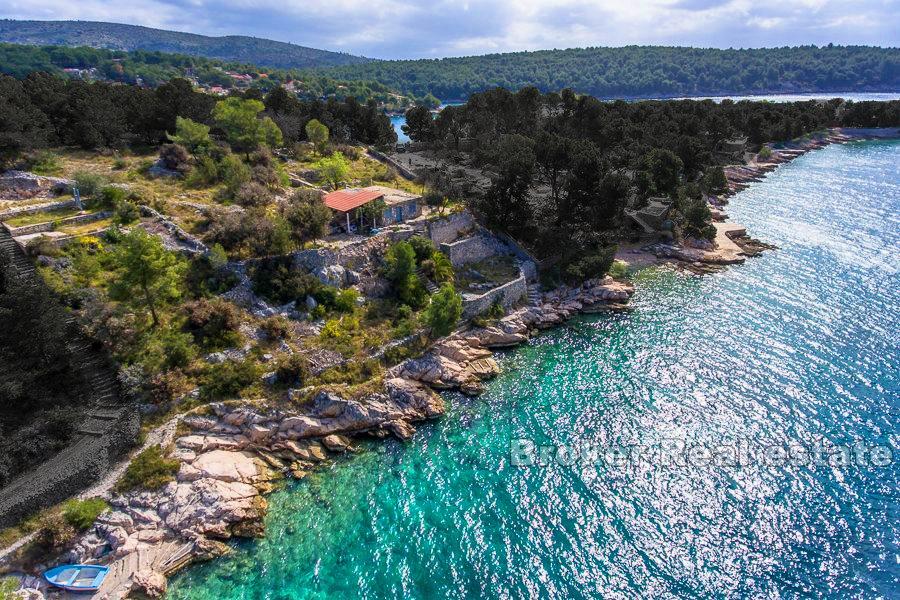 House in the first row to the sea, an exceptional location