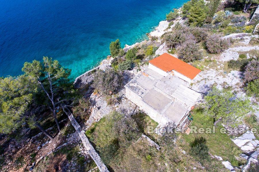 House in the first row to the sea, an exceptional location
