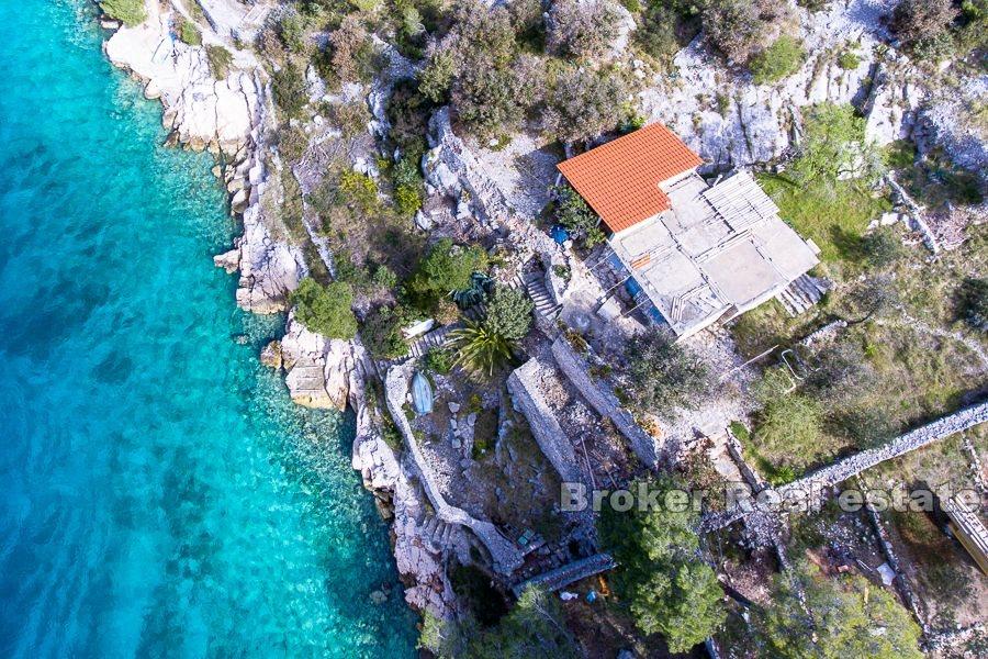 House in the first row to the sea, an exceptional location