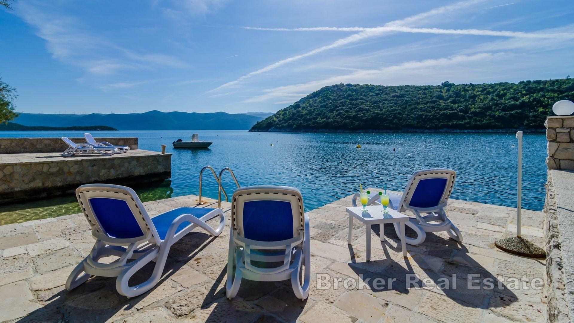 Palazzina in prima fila al mare