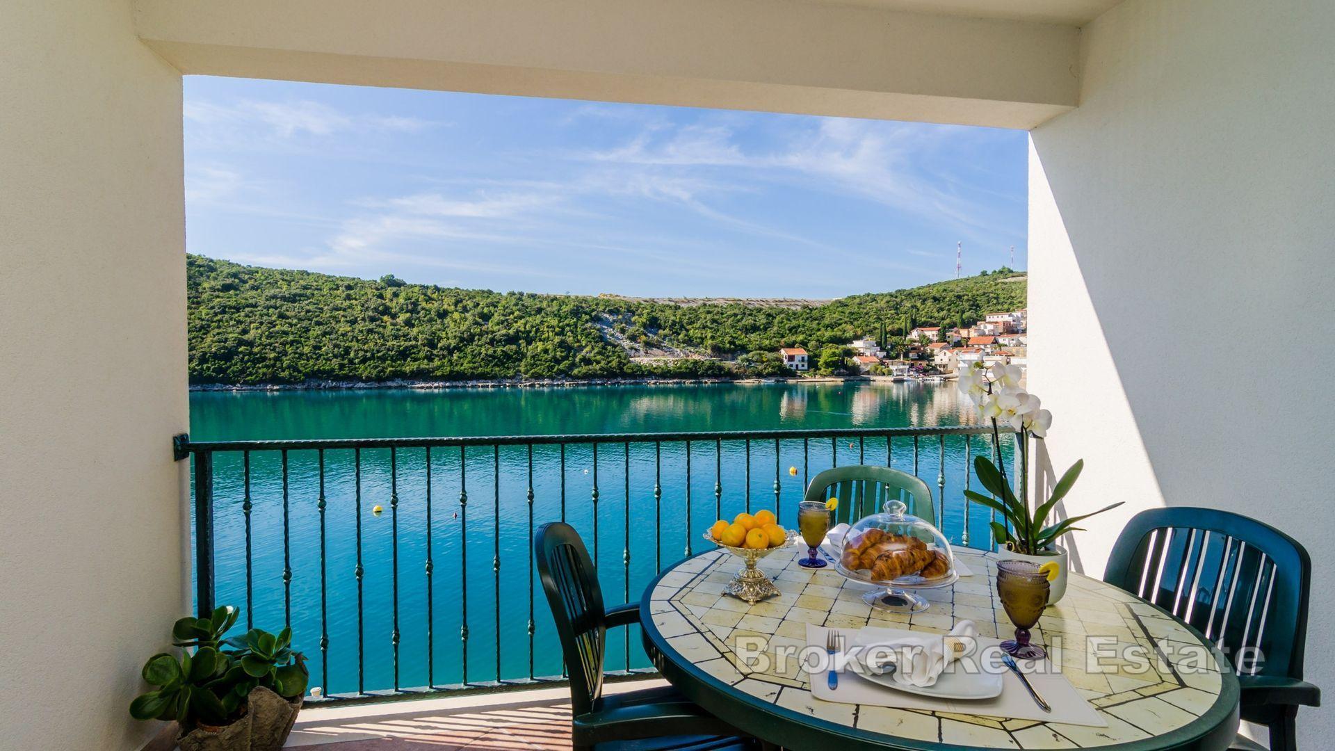 Palazzina in prima fila al mare