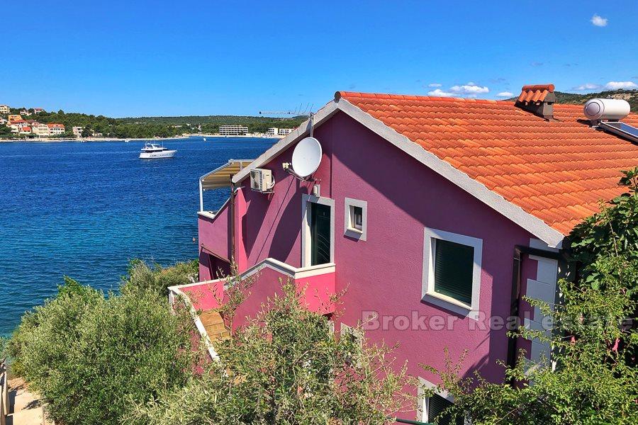 House with 4 apartments, seafront