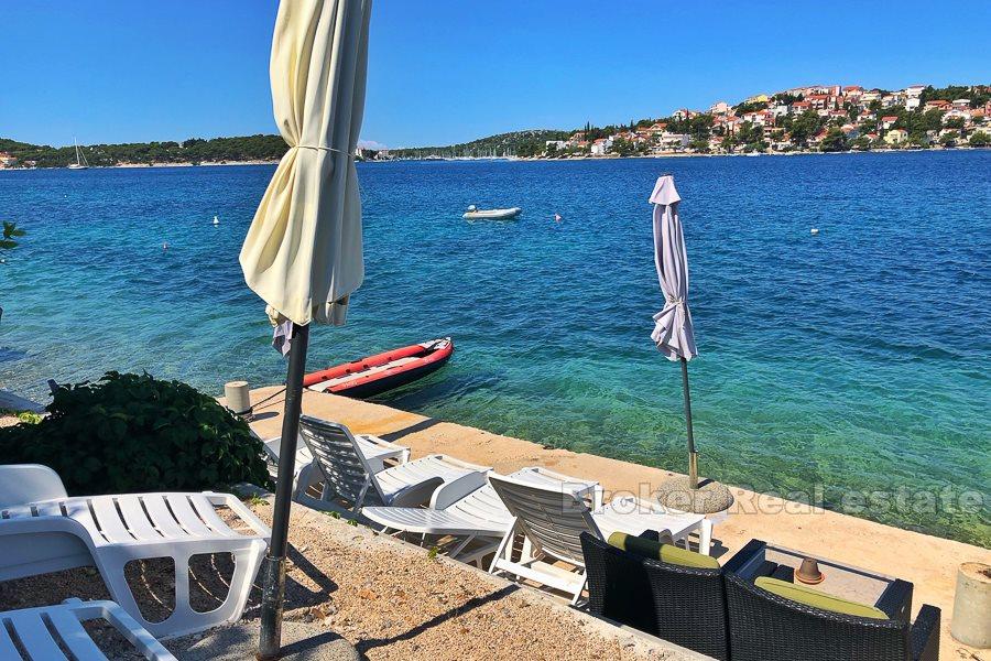 House with 4 apartments, seafront