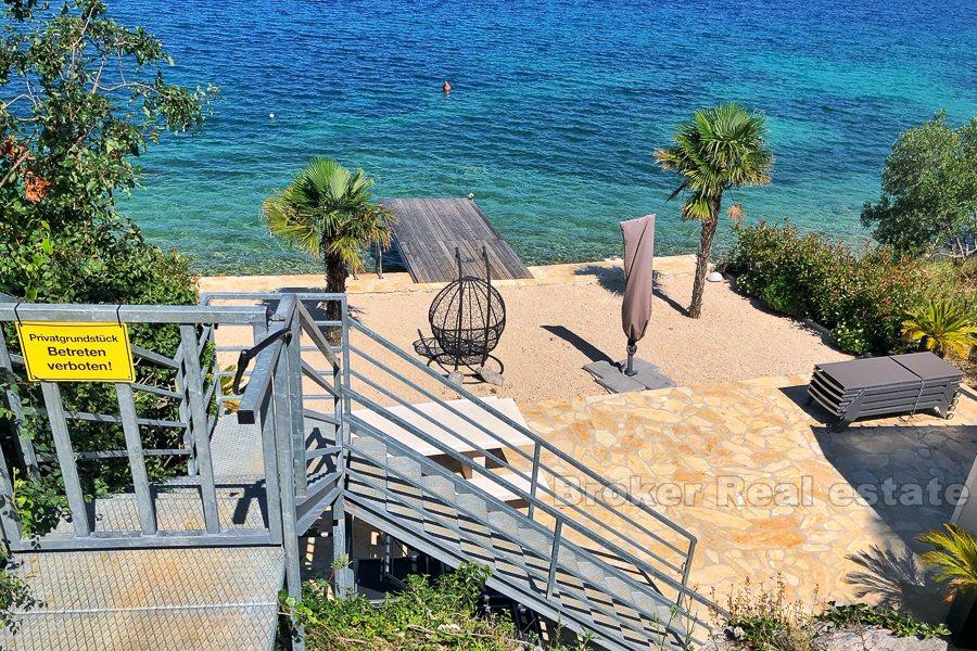 House with 4 apartments, seafront