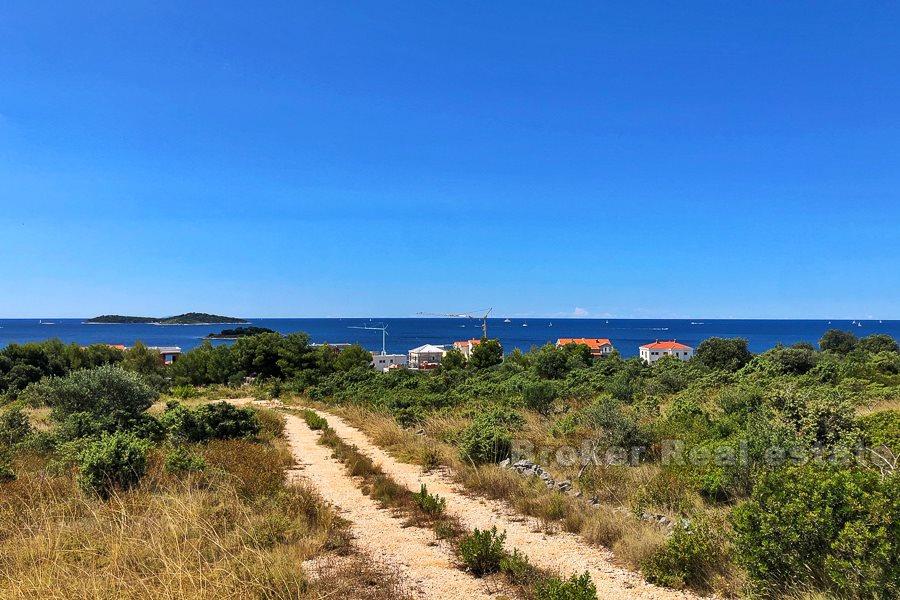 Baugrundstück mit offenem Meerblick zu verkaufen