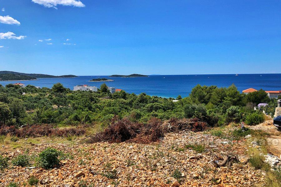 Building plot with sea view for sale
