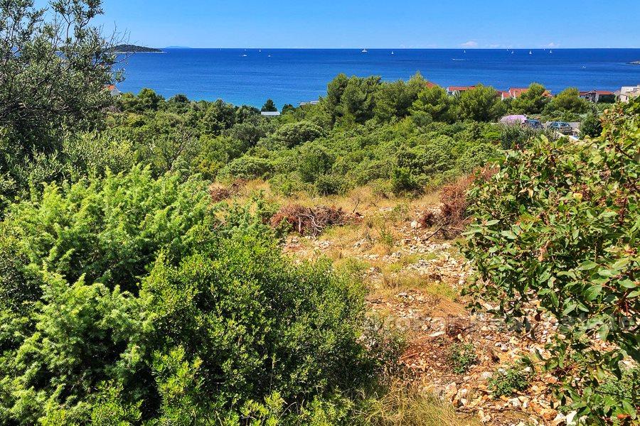 Building plot with sea view for sale