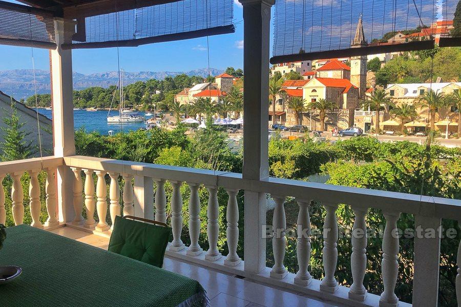 Casa in pietra tradizionale prima fila al mare