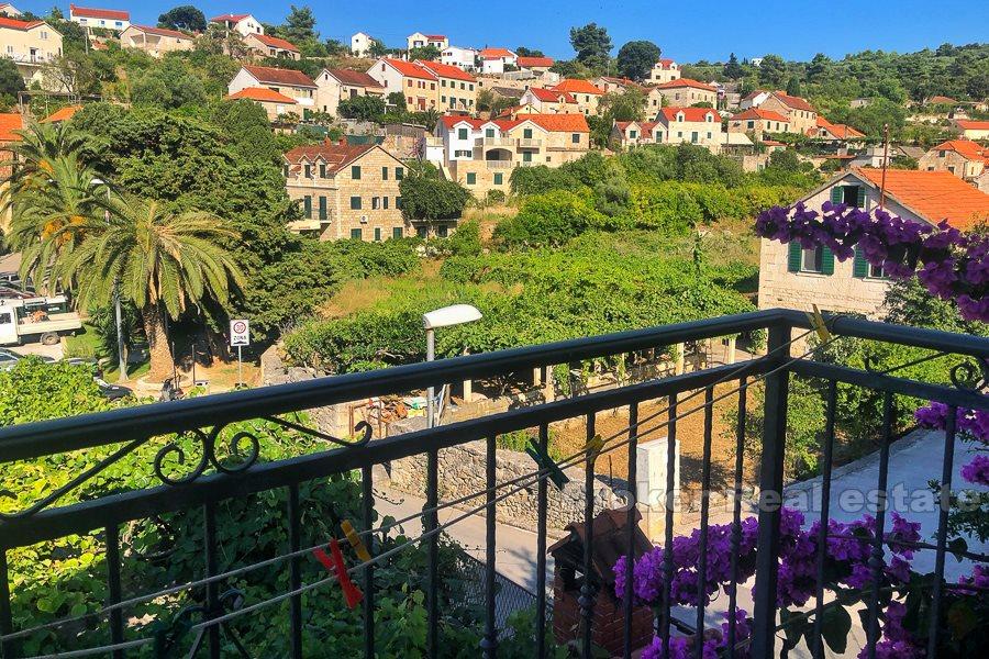 Casa in pietra tradizionale prima fila al mare