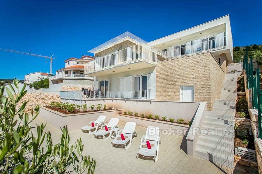 Villa nouvellement construite à la mer à vendre