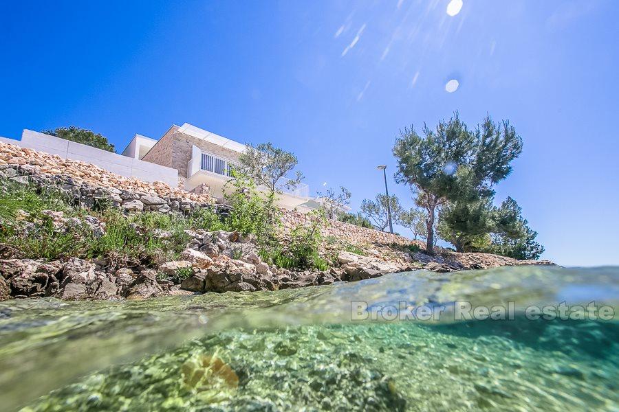 Villa nouvellement construite à la mer à vendre