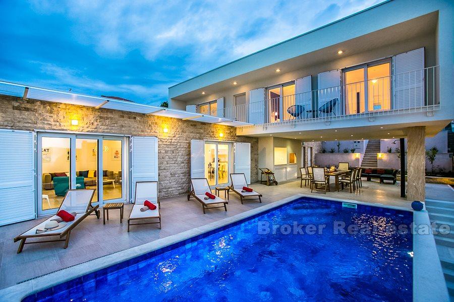 Villa nouvellement construite à la mer à vendre