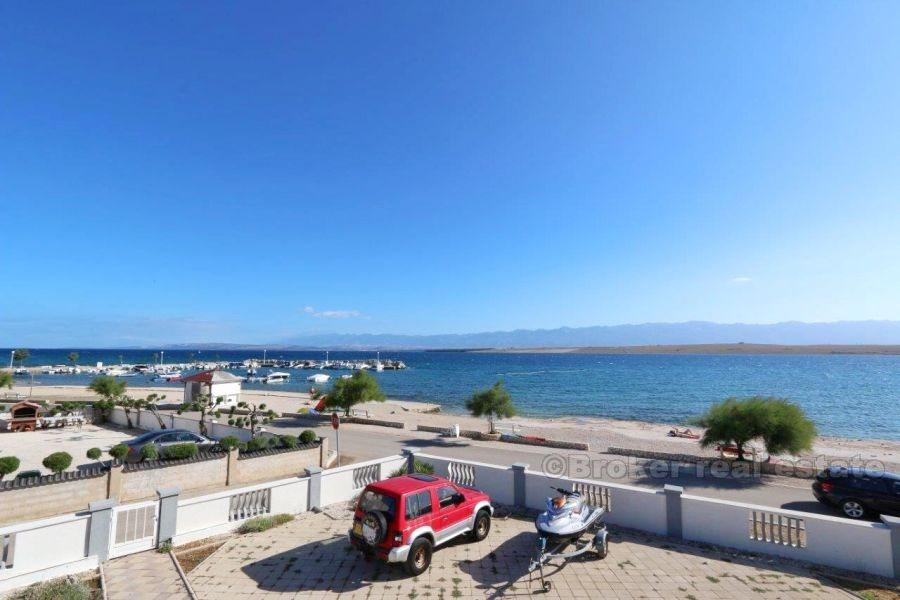 House at first row to the sea