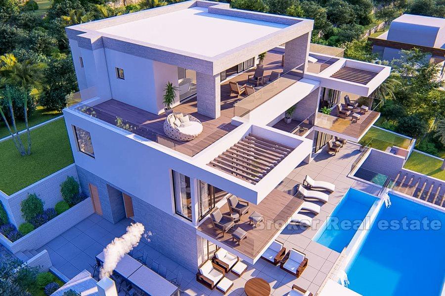 Luxury villa in the first row to the sea