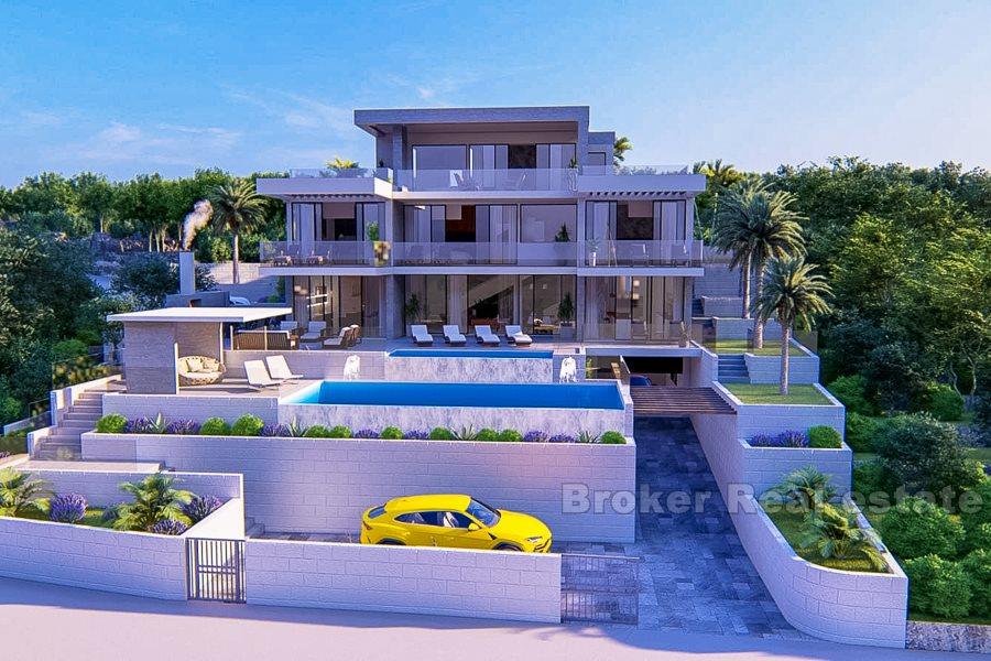 Luxury villa in the first row to the sea