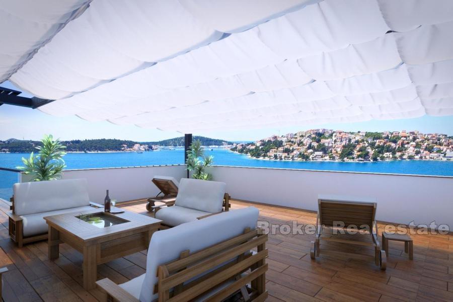 Villa moderna prima fila al mare, in vendita