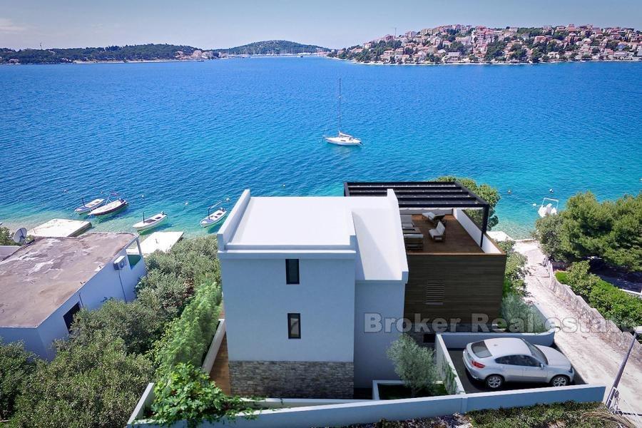 Villa moderna prima fila al mare, in vendita