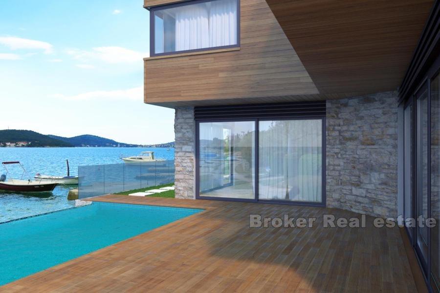 Villa moderne première rangée à la mer, à vendre