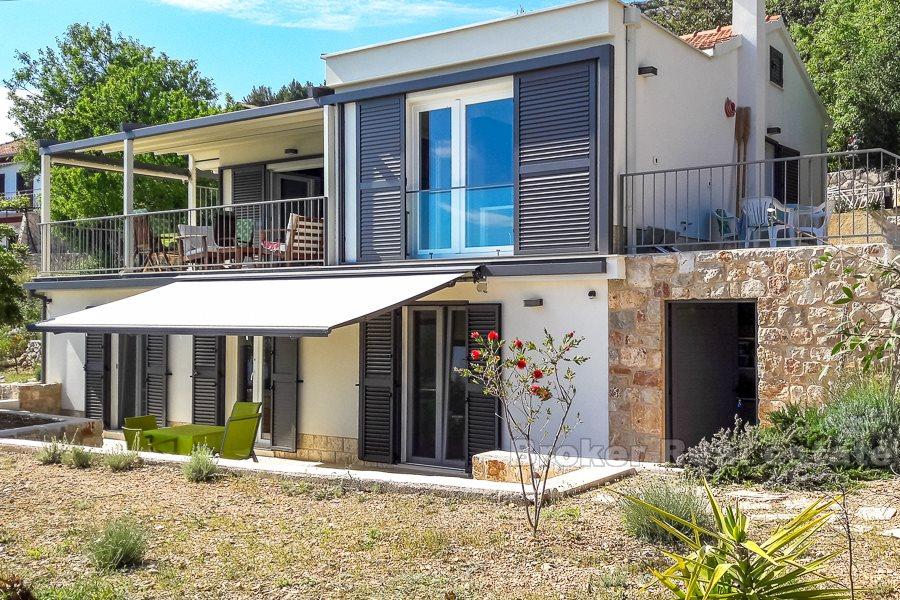 Belle maison sur le côté sud de l'île de Hvar