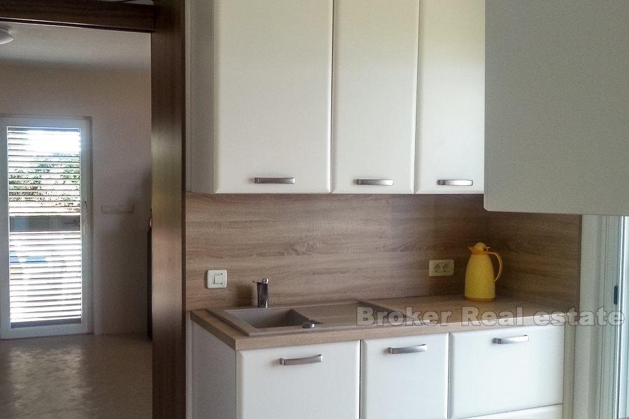 Krasna kuća na južnoj strani otoka Hvara