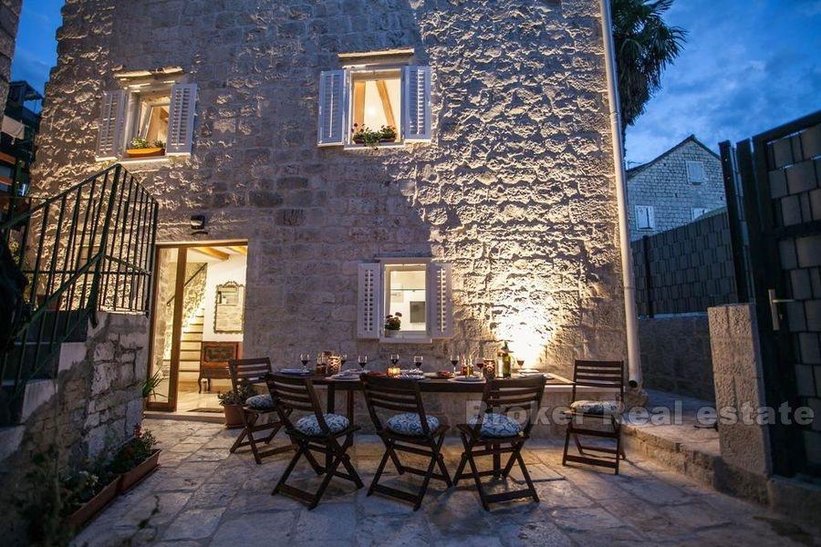 Renovert gammelt steinhus, turistmulighet