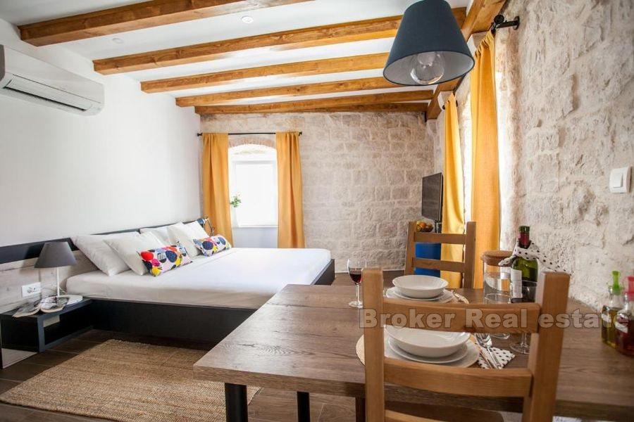 Renovert gammelt steinhus, turistmulighet