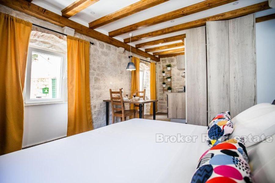 Renovert gammelt steinhus, turistmulighet