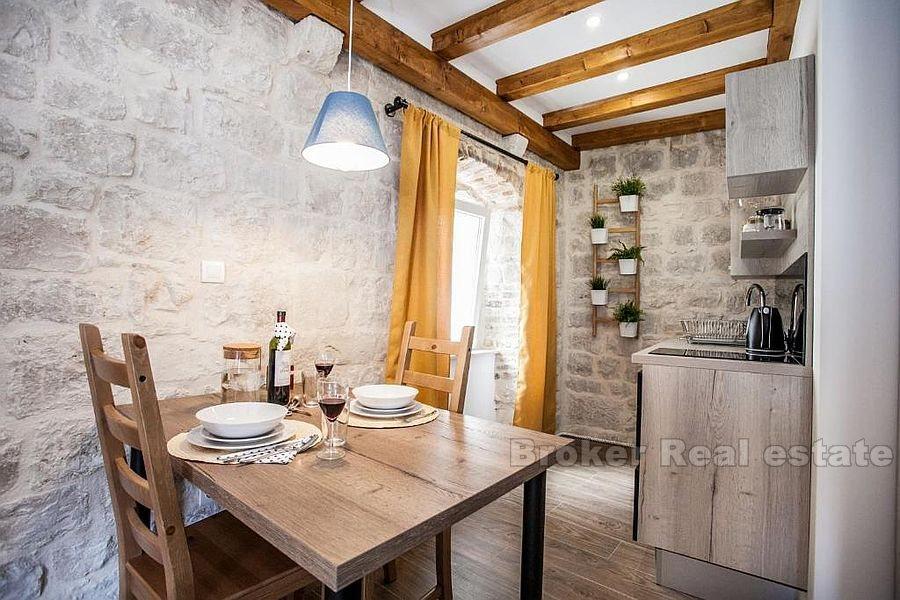 Renovert gammelt steinhus, turistmulighet