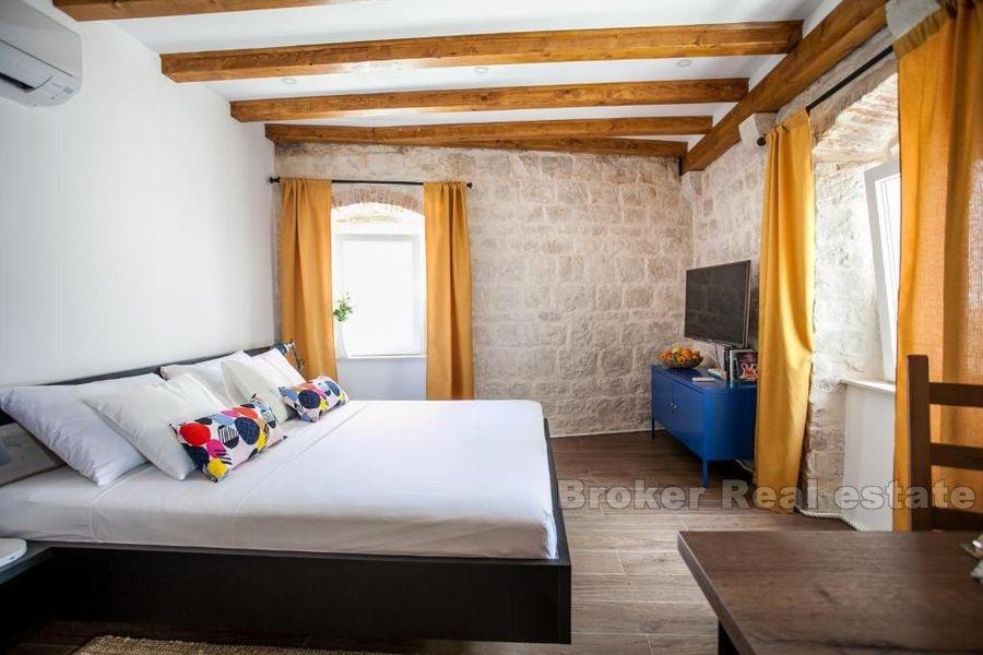 Renovert gammelt steinhus, turistmulighet