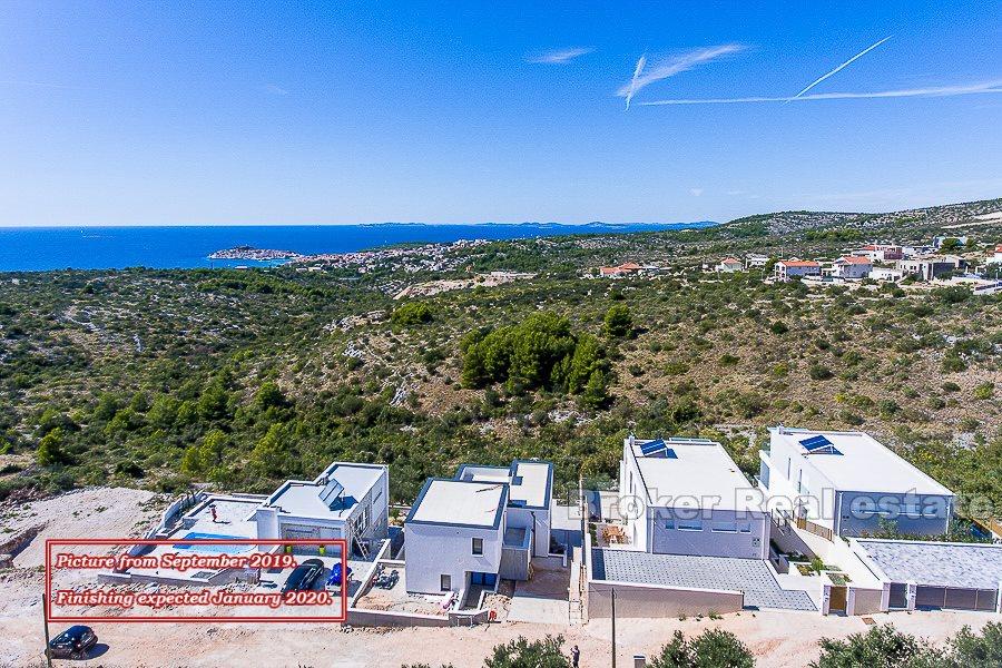 Brand new, modern villa with swimming pool