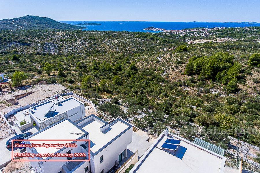 Zupełnie nowa, nowoczesna willa z basenem