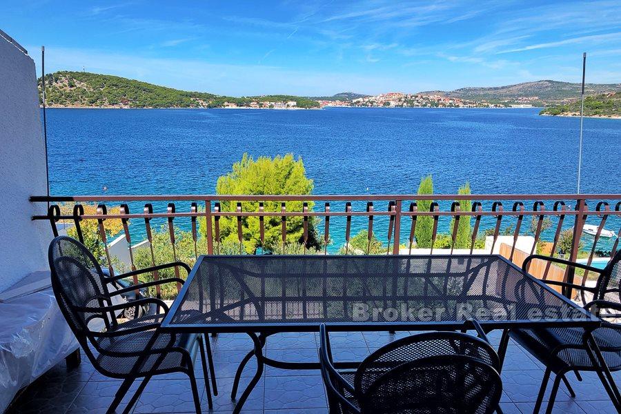 Semi-detached house with beautiful views, 25 meters from the beach