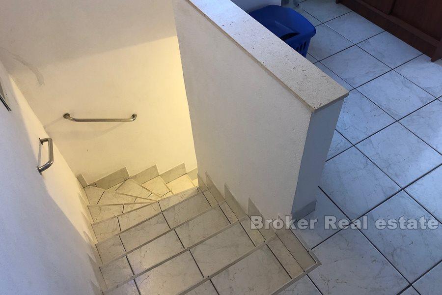 Casa bifamiliare con splendida vista, a 25 metri dalla spiaggia