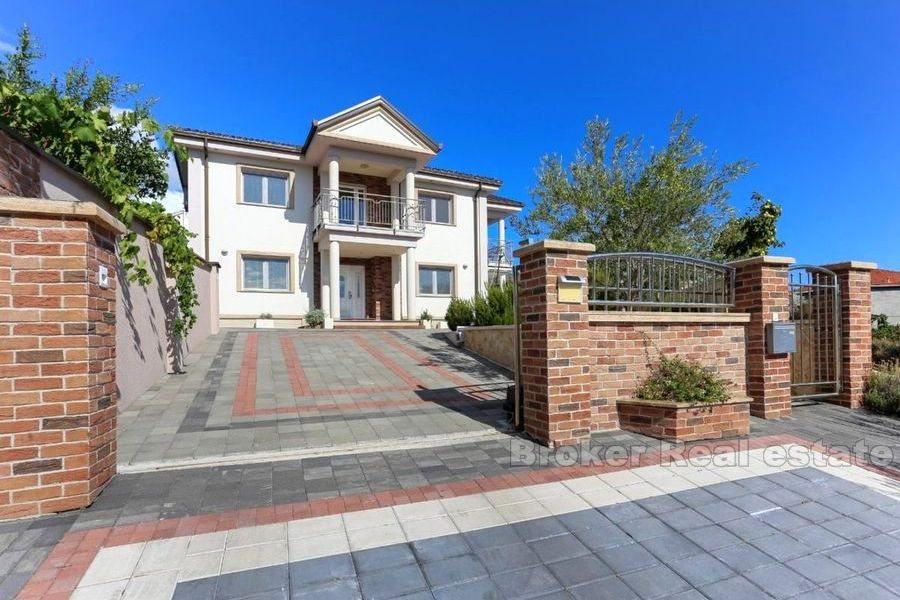 Family villa with swimming pool
