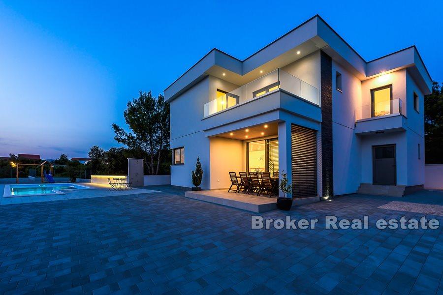 Newly built, modern villa with swimming pool