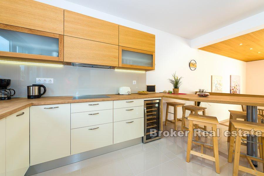 Novoizgrađena, moderna vila s bazenom