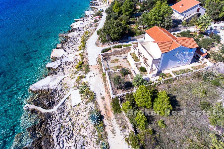 Great location, house first row to the sea