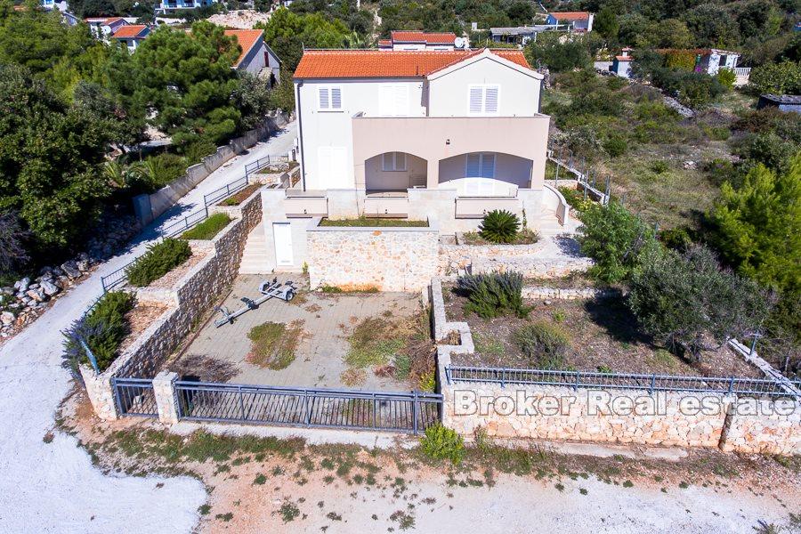 Great location, house first row to the sea