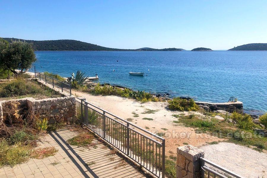 Great location, house first row to the sea