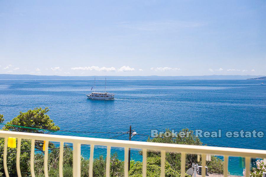 Krasna dvojna kuća sa 5 apartmana, prodaja